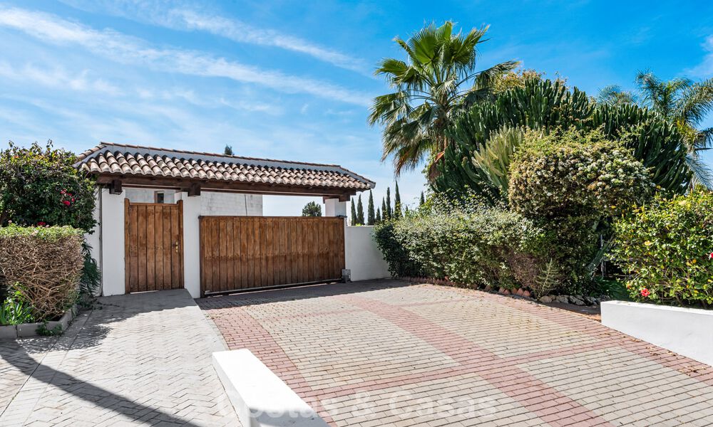 Tijdloze Spaanse luxevilla met grote tuin en zwembad te koop in de heuvels van Marbella - Benahavis 799418