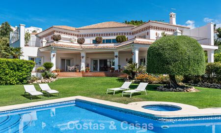 Tijdloze Spaanse luxevilla met grote tuin en zwembad te koop in de heuvels van Marbella - Benahavis 799421