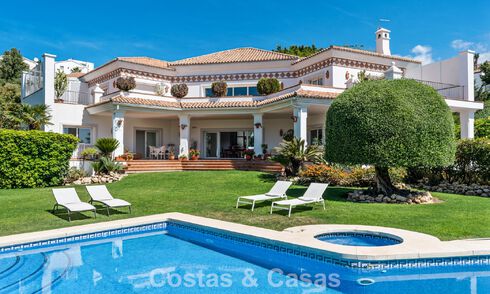 Tijdloze Spaanse luxevilla met grote tuin en zwembad te koop in de heuvels van Marbella - Benahavis 799421