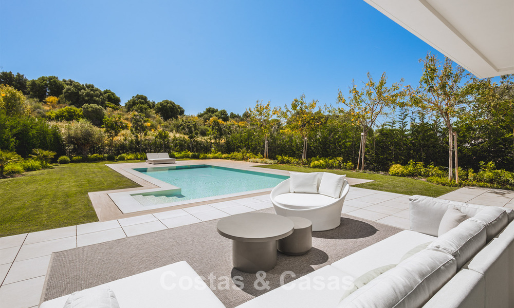 Stijlvolle hedendaagse villa te koop op de New Golden Mile tussen Marbella en Estepona 799480