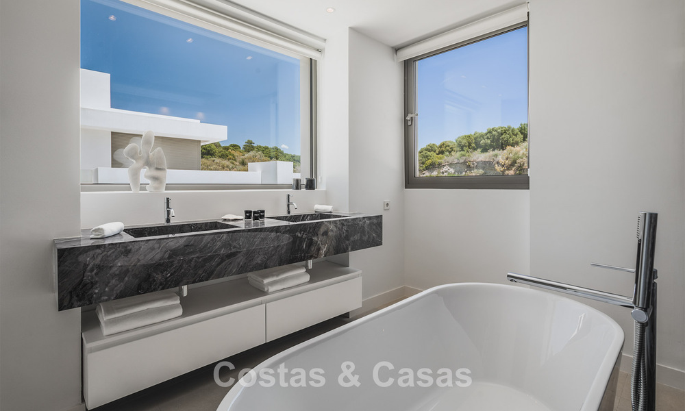 Stijlvolle hedendaagse villa te koop op de New Golden Mile tussen Marbella en Estepona 799488