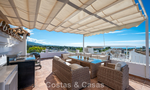 Prachtige rijwoning met panoramisch uitzicht te koop op loopafstand van talloze voorzieningen in Nueva Andalucia, Marbella 799493