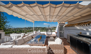 Prachtige rijwoning met panoramisch uitzicht te koop op loopafstand van talloze voorzieningen in Nueva Andalucia, Marbella 799496 