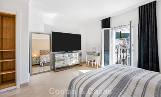 Prachtige rijwoning met panoramisch uitzicht te koop op loopafstand van talloze voorzieningen in Nueva Andalucia, Marbella 799500 