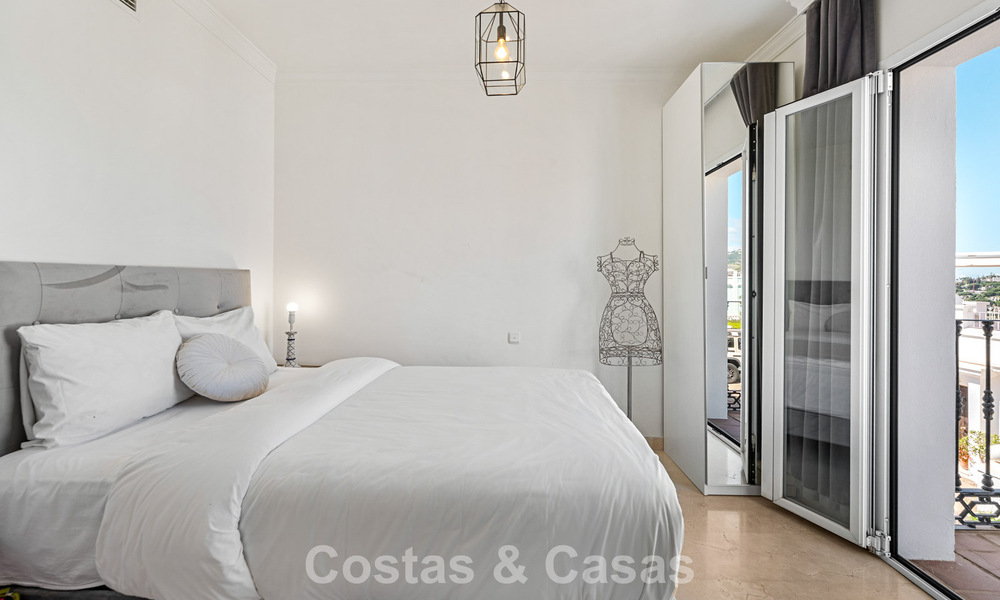 Prachtige rijwoning met panoramisch uitzicht te koop op loopafstand van talloze voorzieningen in Nueva Andalucia, Marbella 799507