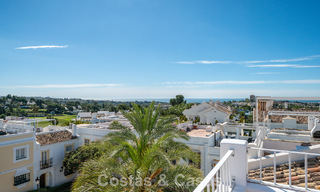 Prachtige rijwoning met panoramisch uitzicht te koop op loopafstand van talloze voorzieningen in Nueva Andalucia, Marbella 799510 
