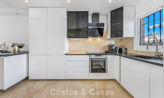 Prachtige rijwoning met panoramisch uitzicht te koop op loopafstand van talloze voorzieningen in Nueva Andalucia, Marbella 799512 