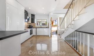 Prachtige rijwoning met panoramisch uitzicht te koop op loopafstand van talloze voorzieningen in Nueva Andalucia, Marbella 799516 
