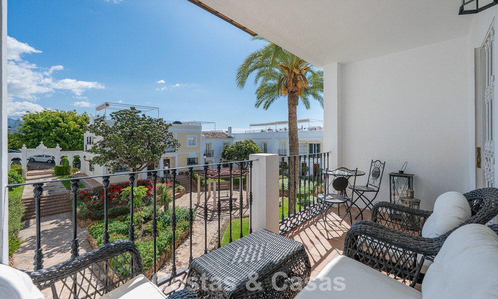 Prachtige rijwoning met panoramisch uitzicht te koop op loopafstand van talloze voorzieningen in Nueva Andalucia, Marbella 799518