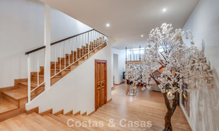 Prachtige rijwoning met panoramisch uitzicht te koop op loopafstand van talloze voorzieningen in Nueva Andalucia, Marbella 799526 
