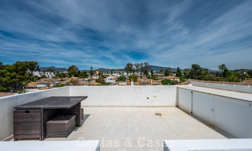 Instapklare, gemoderniseerde mediterrane villa te koop op enkele meters van het strand tussen Marbella en Estepona 799608
