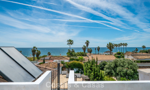 Instapklare, gemoderniseerde mediterrane villa te koop op enkele meters van het strand tussen Marbella en Estepona 799611