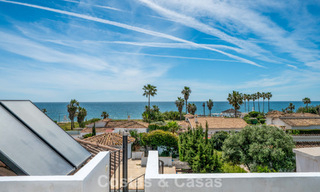 Instapklare, gemoderniseerde mediterrane villa te koop op enkele meters van het strand tussen Marbella en Estepona 799611 