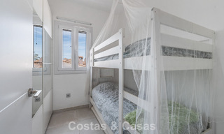 Instapklare, gemoderniseerde mediterrane villa te koop op enkele meters van het strand tussen Marbella en Estepona 799618 