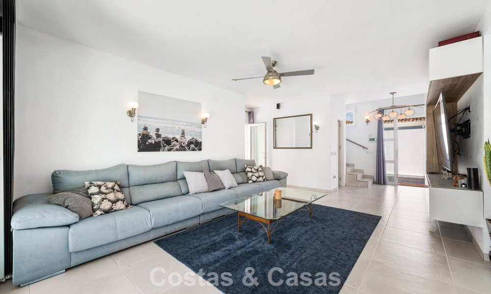 Instapklare, gemoderniseerde mediterrane villa te koop op enkele meters van het strand tussen Marbella en Estepona 799624
