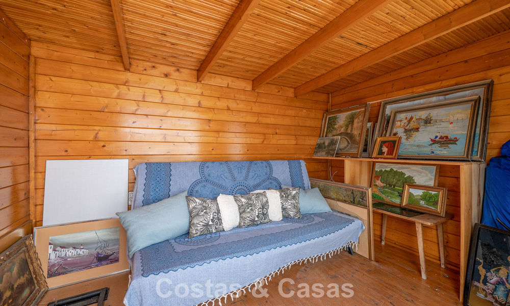 Instapklare, gemoderniseerde mediterrane villa te koop op enkele meters van het strand tussen Marbella en Estepona 799629
