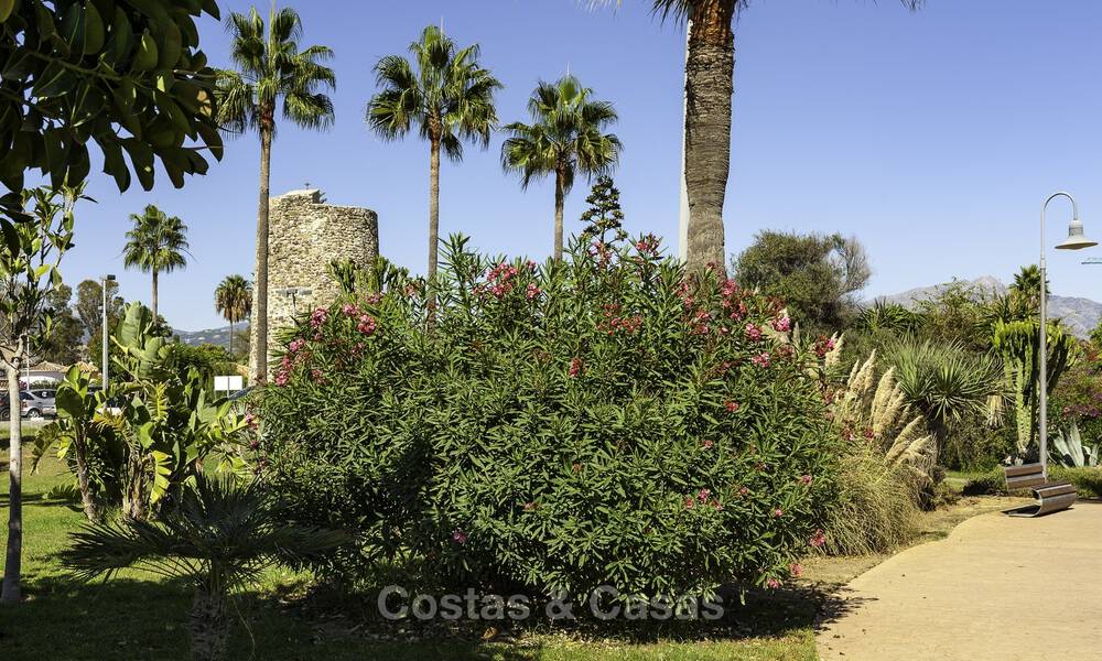 Instapklare, gemoderniseerde mediterrane villa te koop op enkele meters van het strand tussen Marbella en Estepona 799753