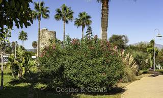 Instapklare, gemoderniseerde mediterrane villa te koop op enkele meters van het strand tussen Marbella en Estepona 799753 