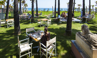 Instapklare, gemoderniseerde mediterrane villa te koop op enkele meters van het strand tussen Marbella en Estepona 799757 