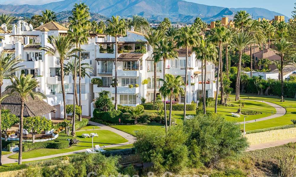 Exclusief gerenoveerd frontlinie strand appartement met direct zeezicht te koop op de New Golden Mile, Estepona Oost 799553