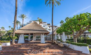 Exclusief gerenoveerd frontlinie strand appartement met direct zeezicht te koop op de New Golden Mile, Estepona Oost 799558 