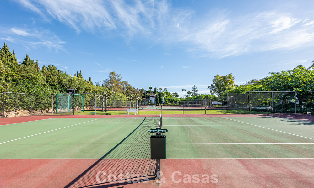 Exclusief gerenoveerd frontlinie strand appartement met direct zeezicht te koop op de New Golden Mile, Estepona Oost 799563