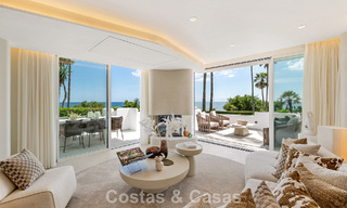 Exclusief gerenoveerd frontlinie strand appartement met direct zeezicht te koop op de New Golden Mile, Estepona Oost 799568 