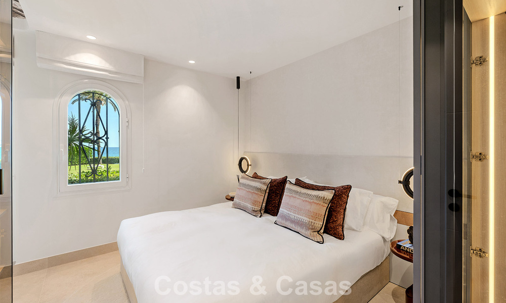 Exclusief gerenoveerd frontlinie strand appartement met direct zeezicht te koop op de New Golden Mile, Estepona Oost 799571