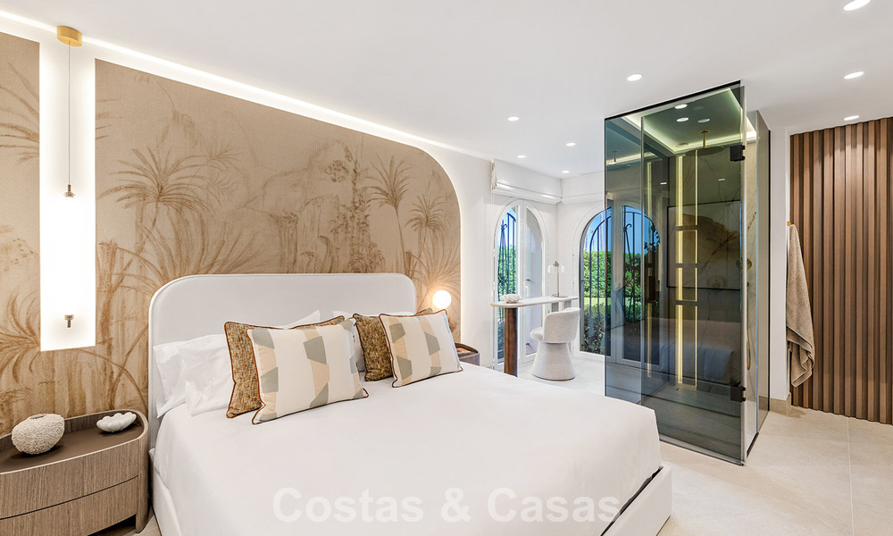 Exclusief gerenoveerd frontlinie strand appartement met direct zeezicht te koop op de New Golden Mile, Estepona Oost 799573