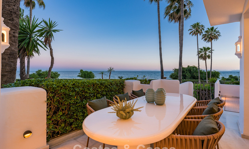 Exclusief gerenoveerd frontlinie strand appartement met direct zeezicht te koop op de New Golden Mile, Estepona Oost 799586