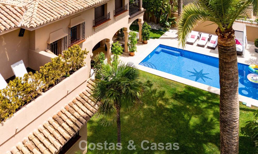 Tijdloze Andalusische luxevilla in dé exclusieve gated community te koop van Los Monteros, Marbella 799676