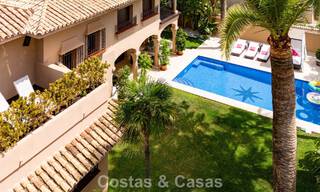 Tijdloze Andalusische luxevilla in dé exclusieve gated community te koop van Los Monteros, Marbella 799676 