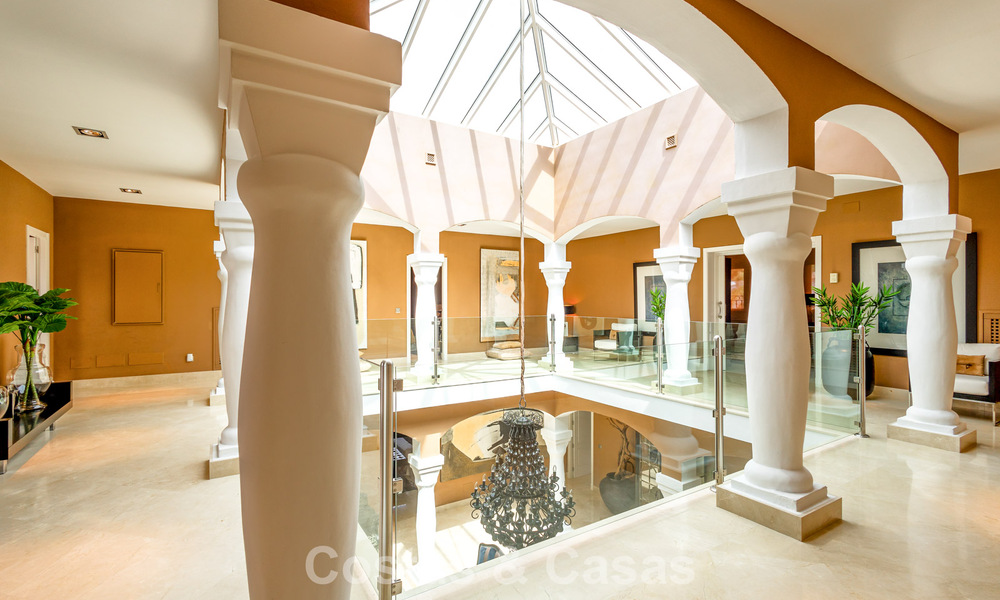 Tijdloze Andalusische luxevilla in dé exclusieve gated community te koop van Los Monteros, Marbella 799681