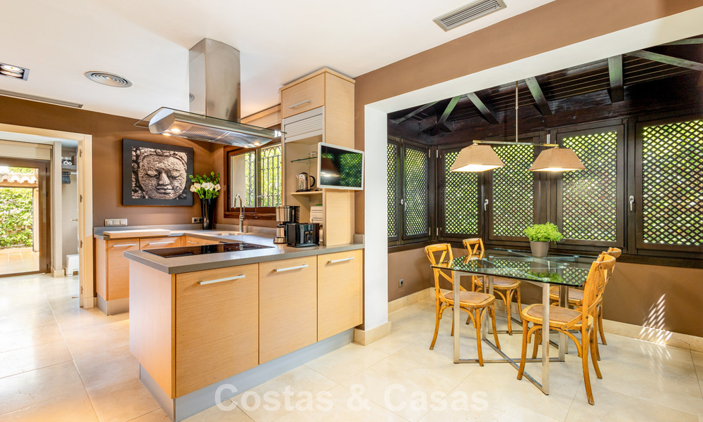 Tijdloze Andalusische luxevilla in dé exclusieve gated community te koop van Los Monteros, Marbella 799682