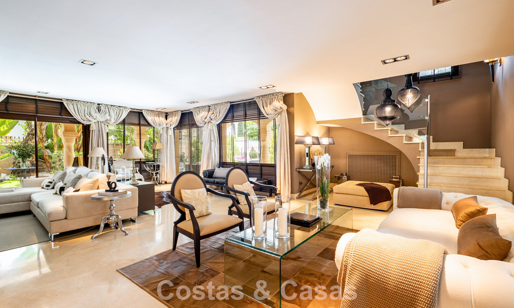 Tijdloze Andalusische luxevilla in dé exclusieve gated community te koop van Los Monteros, Marbella 799683