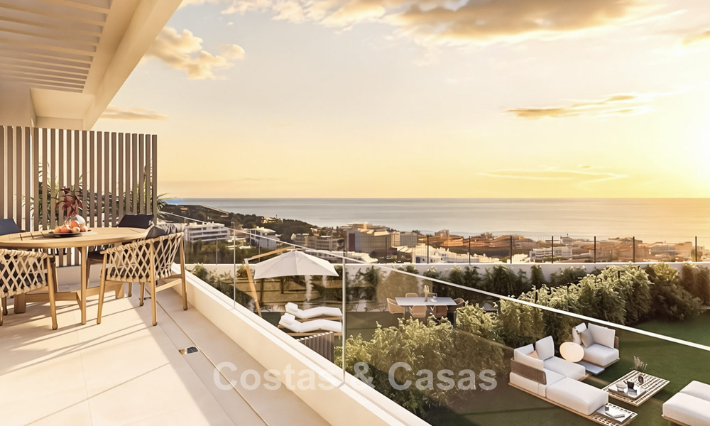 Moderne nieuwbouwhuizen met berg- en zeezicht te koop in een resort-stijl complex in Fuengirola, Costa del Sol 799588