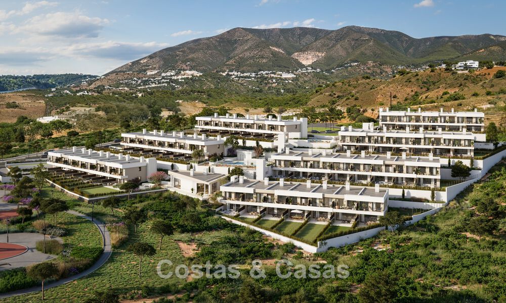 Moderne nieuwbouwhuizen met berg- en zeezicht te koop in een resort-stijl complex in Fuengirola, Costa del Sol 799598
