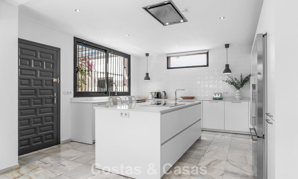 Villa te koop in Nueva Andalucia, Marbella, op loopafstand van het strand, dicht bij Puerto Banus 799649