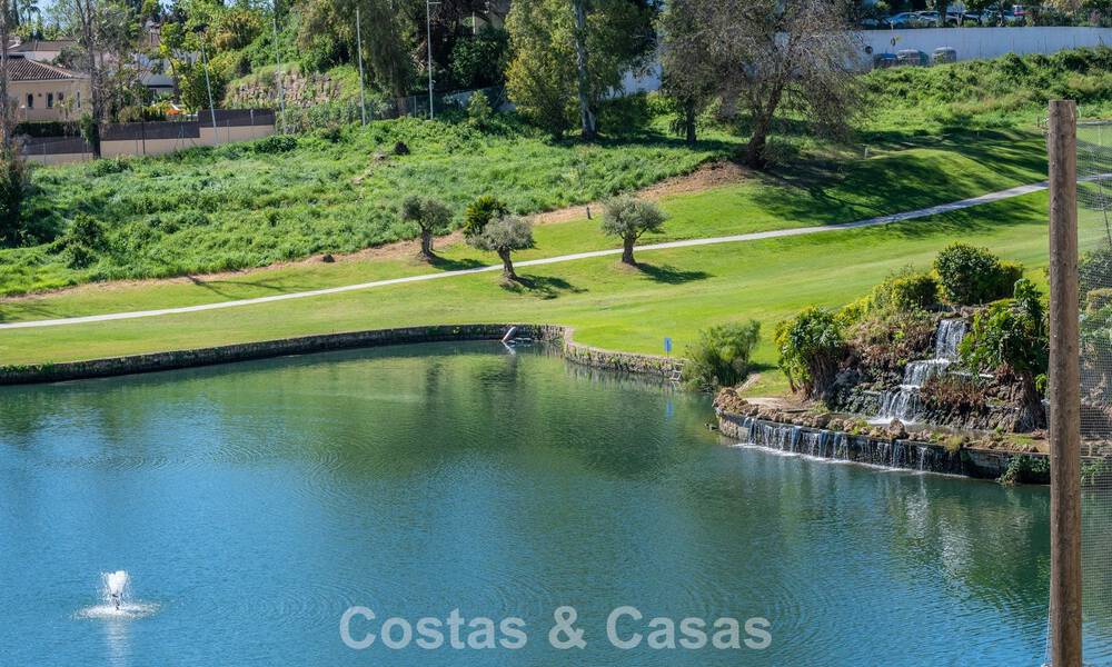 Gerenoveerd, frontline golf appartement te koop dicht bij alle voorzieningen in Guadalmina Alta en San Pedro, Marbella 799686