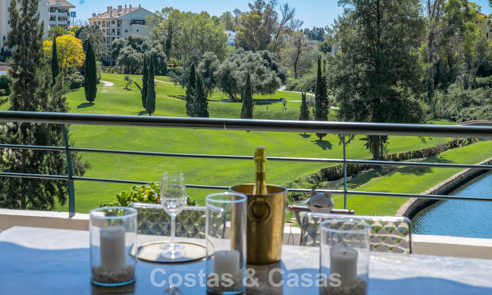 Gerenoveerd, frontline golf appartement te koop dicht bij alle voorzieningen in Guadalmina Alta en San Pedro, Marbella 799687