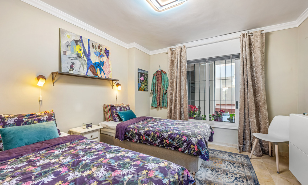 Gerenoveerd, frontline golf appartement te koop dicht bij alle voorzieningen in Guadalmina Alta en San Pedro, Marbella 799689
