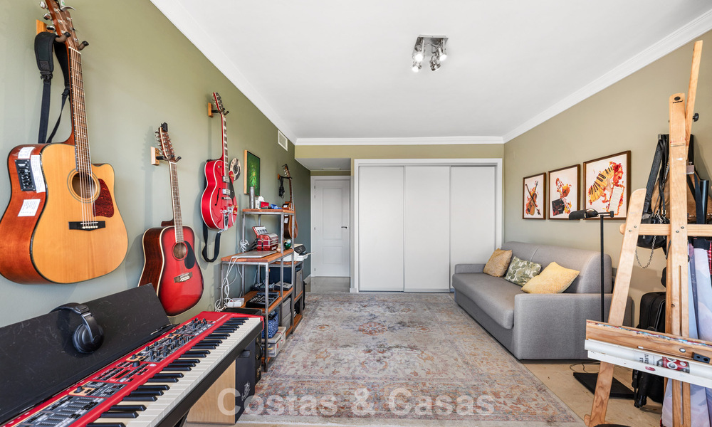 Gerenoveerd, frontline golf appartement te koop dicht bij alle voorzieningen in Guadalmina Alta en San Pedro, Marbella 799696