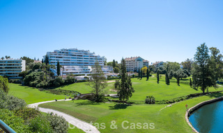 Gerenoveerd, frontline golf appartement te koop dicht bij alle voorzieningen in Guadalmina Alta en San Pedro, Marbella 799702 