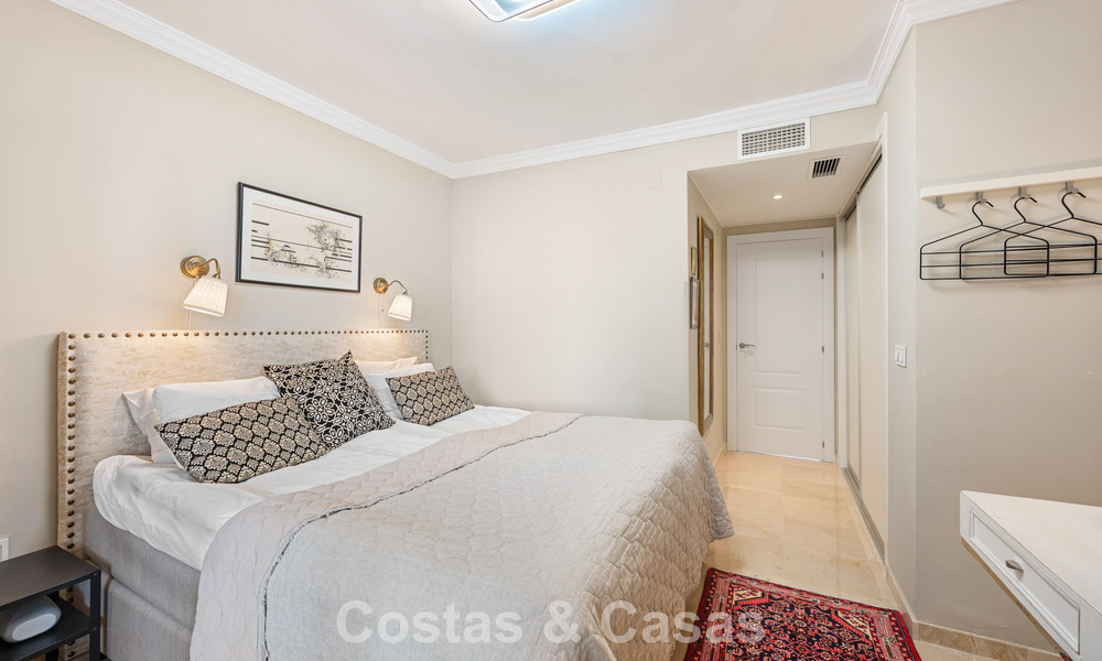 Gerenoveerd, frontline golf appartement te koop dicht bij alle voorzieningen in Guadalmina Alta en San Pedro, Marbella 799705