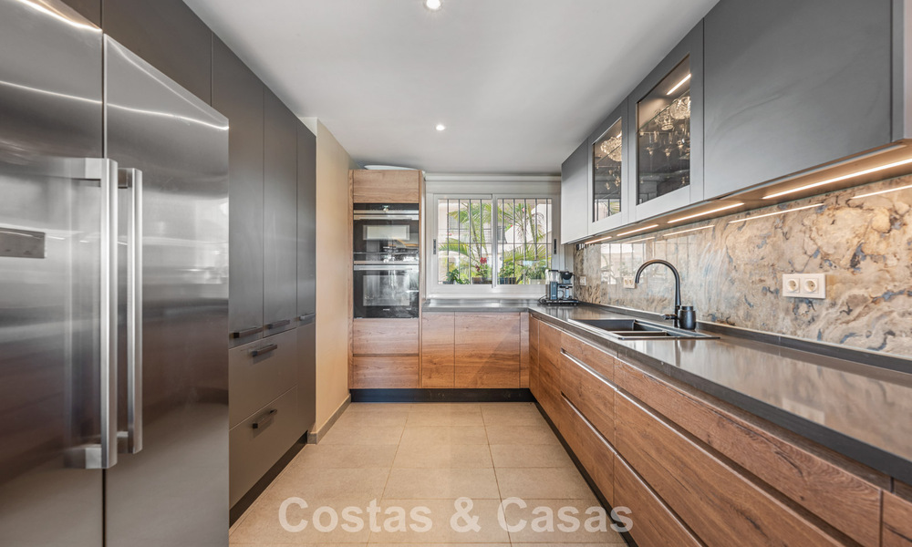 Gerenoveerd, frontline golf appartement te koop dicht bij alle voorzieningen in Guadalmina Alta en San Pedro, Marbella 799707