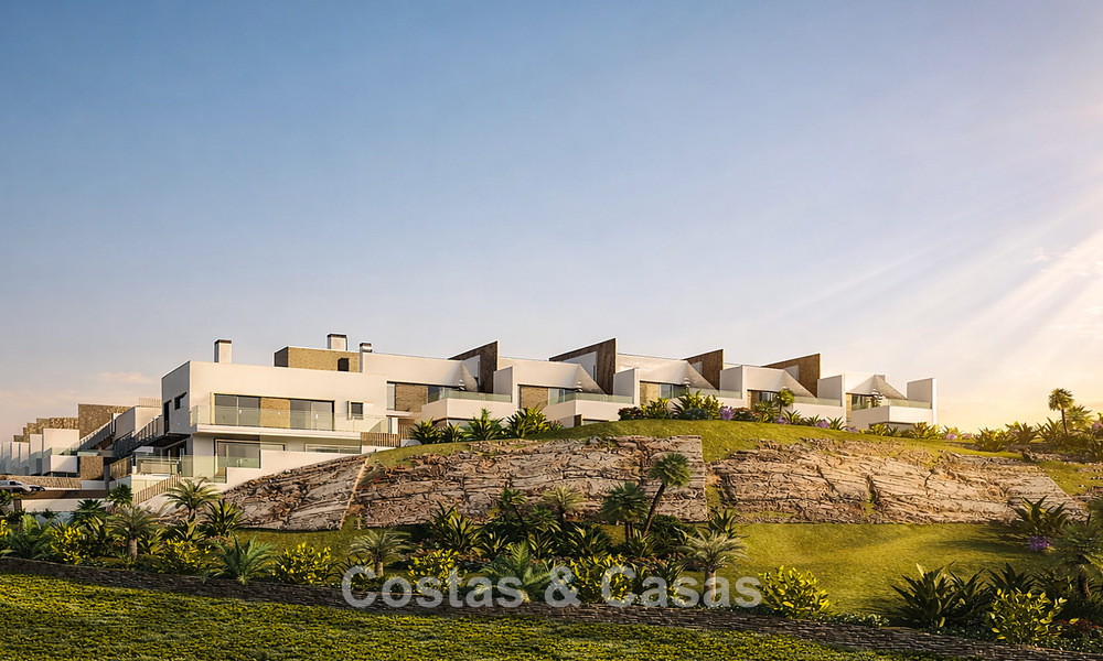 Lancering! Eerstelijnsstrand, luxe appartementen en rijwoningen met zeezicht te koop nabij Sotogrande, Costa del Sol 799745