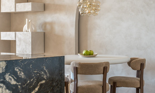 Gemoderniseerd appartement met zeezicht te koop op loopafstand van Puerto Banus en het strand in Nueva Andalucia, Marbella 799783 