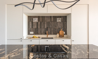 Gemoderniseerd appartement met zeezicht te koop op loopafstand van Puerto Banus en het strand in Nueva Andalucia, Marbella 799808 