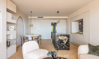 Gemoderniseerd appartement met zeezicht te koop op loopafstand van Puerto Banus en het strand in Nueva Andalucia, Marbella 799809 