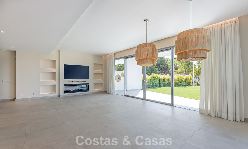 Moderne halfvrijstaande villa te koop dicht bij voorzieningen in Guadalmina en San Pedro centrum, Marbella 799885